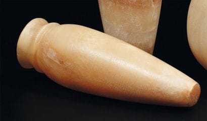 ÉGYPTE
Petite jarre à panse fusiforme surmontée...