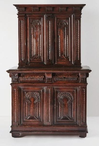ARMOIRE en deux corps au corps supérieur...