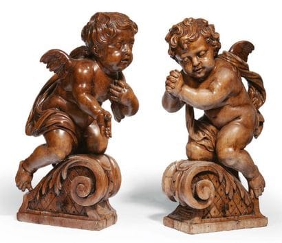 PAIRE D'ANGES en bois sculpté en ronde-bosse....