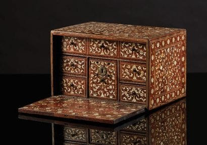 CABINET en bois exotique avec incrustations...