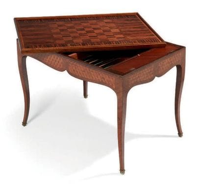 TABLE TRIC-TRAC en placage et marqueterie....