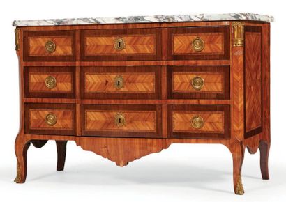 COMMODE À RESSAUT en placage de bois de rose...