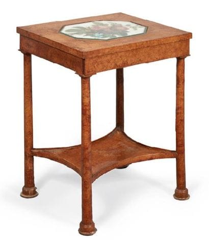 TABLE DE MILIEU en placage de loupe de frêne...