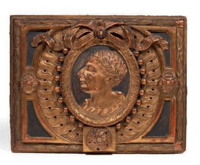 BAS-RELIEF en bois doré et partiellement...