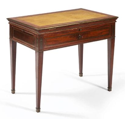 TABLE À LA TRONCHIN en placage d'acajou et...