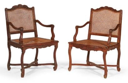 DEUX FAUTEUILS À DOSSIER PLAT en hêtre mouluré...