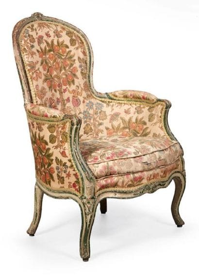 BERGÈRE CABRIOLET en bois sculpté et laqué...