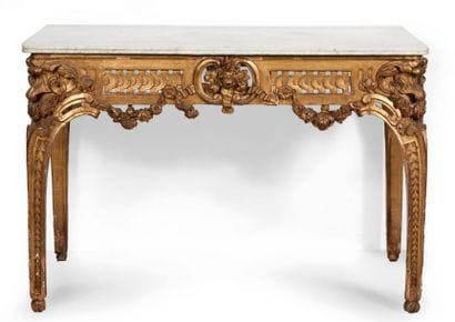 CONSOLE en bois sculpté et doré de forme...