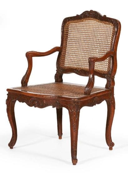 FAUTEUIL À LA REINE à fond de canne en hêtre...