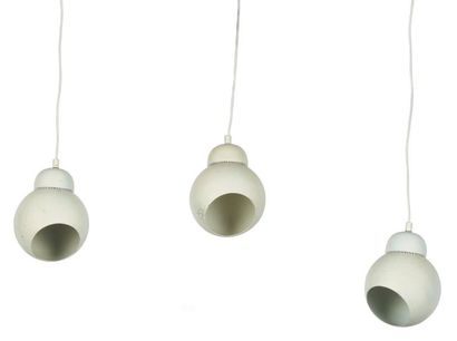 ALVAR AALTO
Suite de trois suspensions modèle...