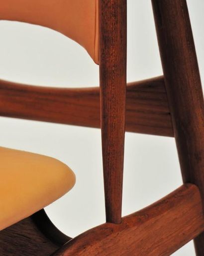 FINN JUHL (1912-1989)
Six chaises 