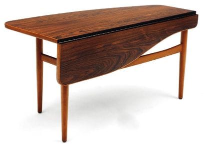 FINN JUHL (1912-1989)
Table basse. Palissandre...