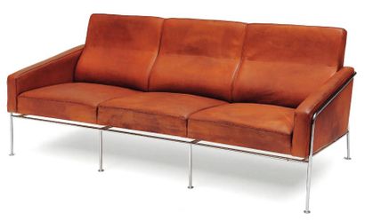 ARNE JACOBSEN (1902-1971)
Sofa 