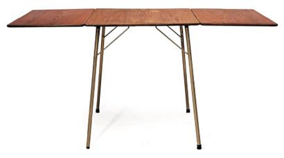 ARNE JACOBSEN (1902-1971)
Table d'appoint....