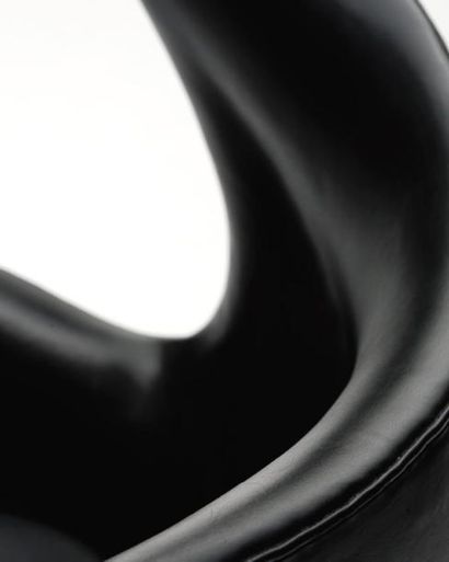 ARNE JACOBSEN (1902-1971)
Fauteuil 