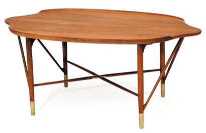 WILLIAM WATTING
Table basse. Palissandre....