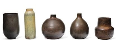 SAXBO
Ensemble de cinq vases. Faïence émaillée....