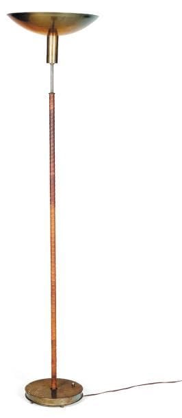 JOSEF FRANK (1885-1967)
Lampadaire. Laiton...