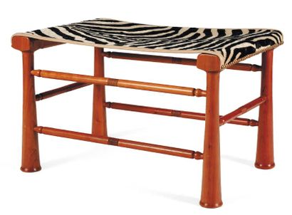 JOSEF FRANK (1885-1967)
Tabouret. Peau de...