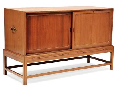 KAARE KLINT (1888-1954)
Buffet bas. Acajou...