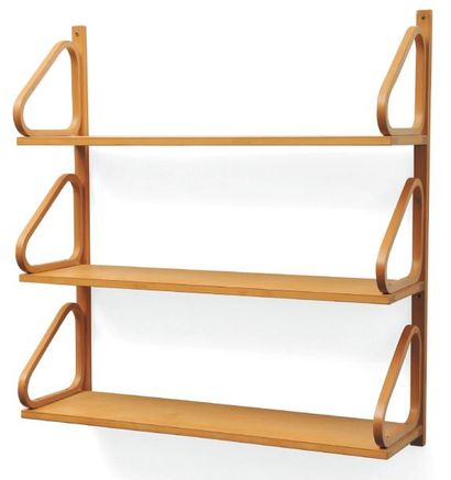 ALVAR AALTO (1898-1976)
Etagères à trois...