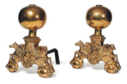 Paire de grands chenets en bronze à décor...