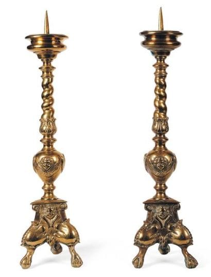 Paire de pique-cierges d'autel en bronze...