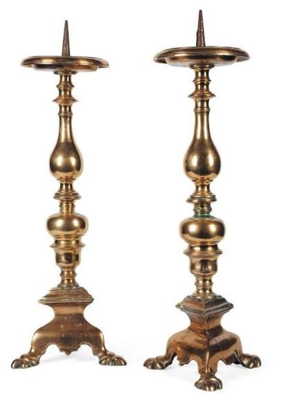 Paire de pique-cierges d'autel en bronze...