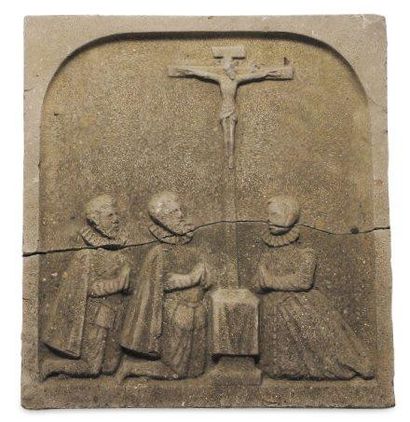 Bas-relief en pierre calcaire sculptée en...
