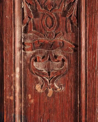 Importante armoire de boiserie en chêne mouluré...
