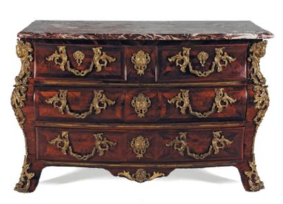 Commode de forme tombeau en bois de violette,...
