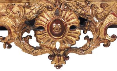 Console en bois redoré, ajourée et sculptée...