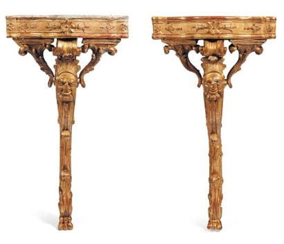 Paire de consoles en bois sculpté et doré....