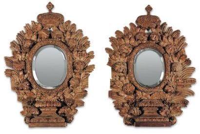 Paire de miroirs en chêne naturel sculpté...