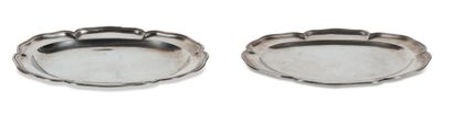 Paire de plats ovales en argent, à bordure...
