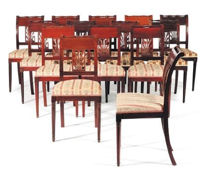 Suite de quatorze chaises en acajou à dossier...