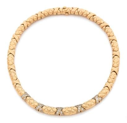 BOUCHERON
COLLIER en or 18K (750) articulé...