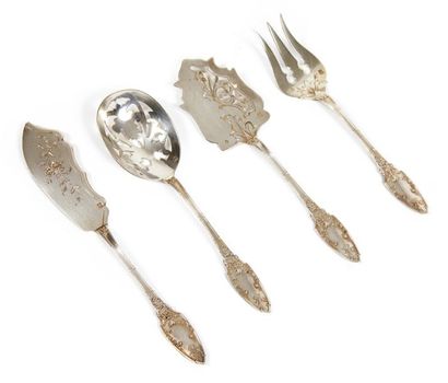 QUATRE PIECES DE SERVICE MINIATURES EN ARGENT
Dans...