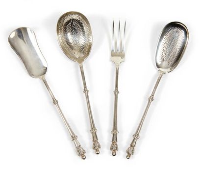 QUATRE PIECES DE SERVICE MINIATURES EN ARGENT
Modèle...