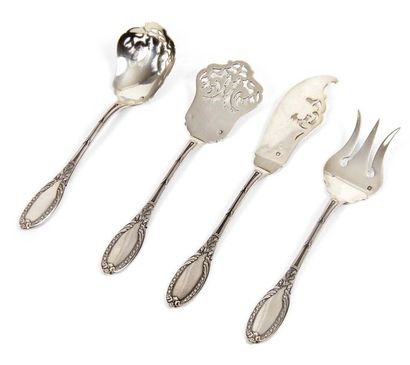 QUATRE PIECES DE SERVICE MINIATURES EN ARGENT
Modèle...