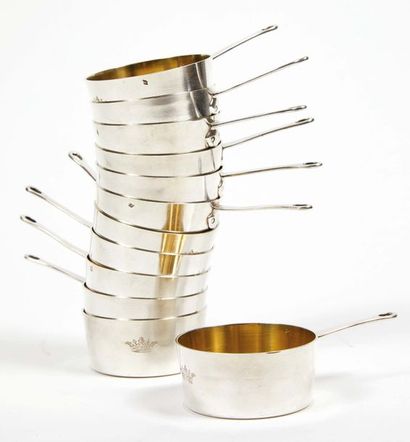 DOUZE CASSOLETTES EN ARGENT DE FORME RONDE...