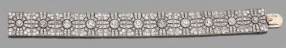 COOSEMANS (ATTRIBUÉ À)
BRACELET en platine,...