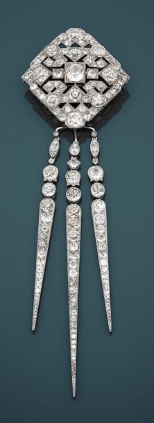 JANESICH
BROCHE en platine de forme losangique,...