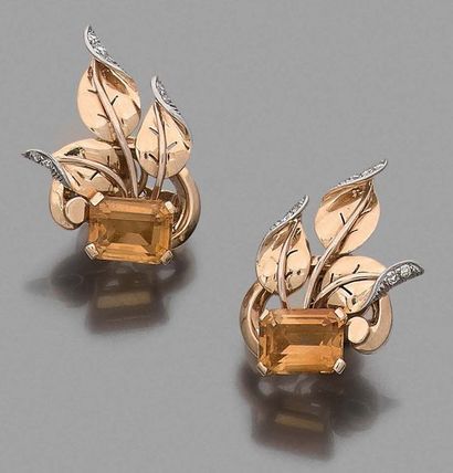 PAIRE DE CLIPS D'OREILLES en or 18K (750)...