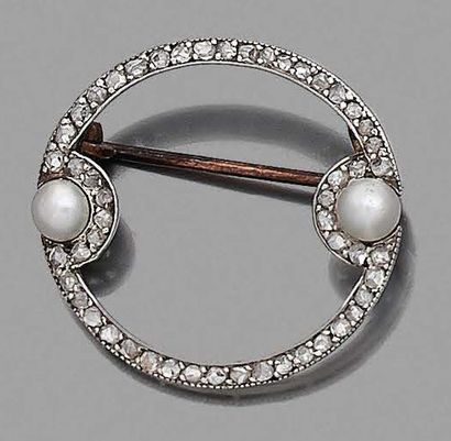 BROCHE SEMI-CIRCULAIRE en or gris 18K (750),...