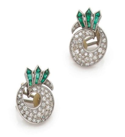 PAIRE DE CLIPS D'OREILLES en platine et or...