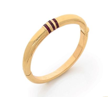 POIRAY
Bracelet jonc ouvrant en or jaune...