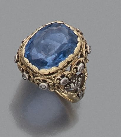 BAGUE CHEVALIÈRE en or jaune et gris 18K...