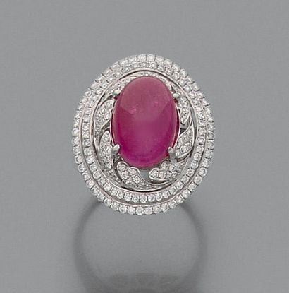 BAGUE en or gris 18K (750) ornée d'un rubis...