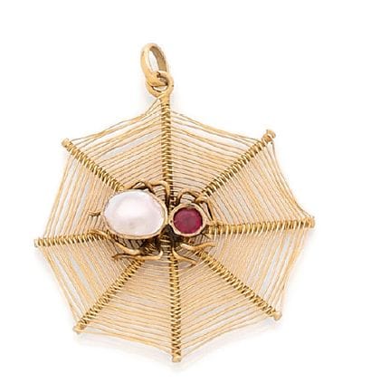 PENDENTIF en fils d'or jaune 18K (750) formant...